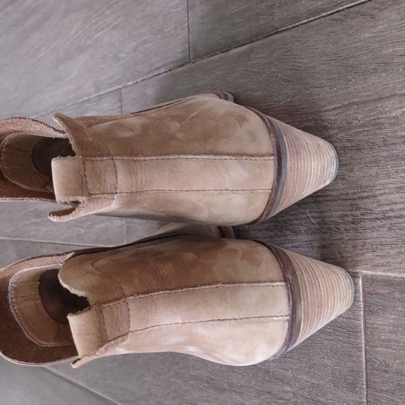 Lucky Brand Jana ankle suede boot, 2.5" heel, 7 1/2, like new - Picture 5 of 10